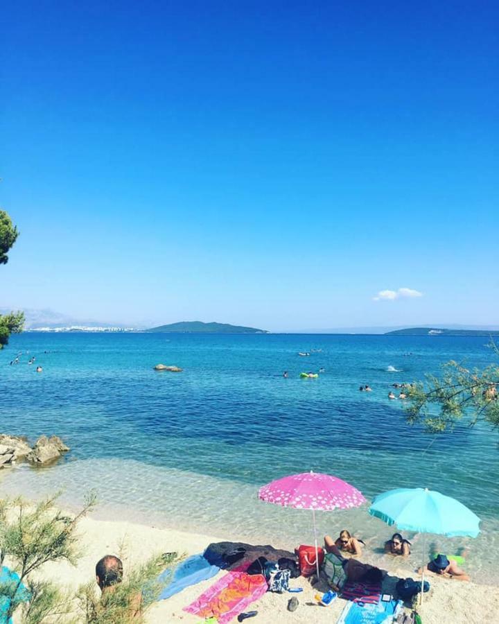 شقة By The Sea Kaštela المظهر الخارجي الصورة